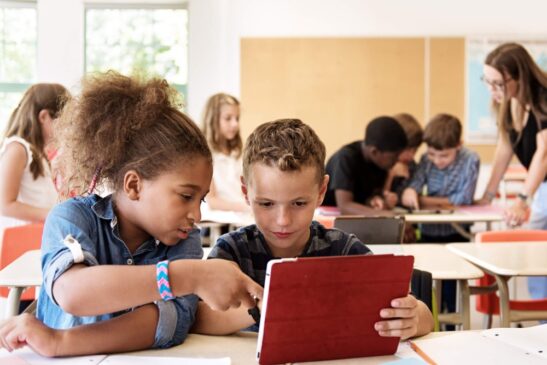 Com a proximidade do retorno das aulas, uma série de adaptações na rotina de férias dos estudantes deve mudar, como acordar cedo, se acostumar ao dia a dia na escola, retomar e recuperar a autonomia de diariamente gerenciar o próprio estudo. Pensando niss