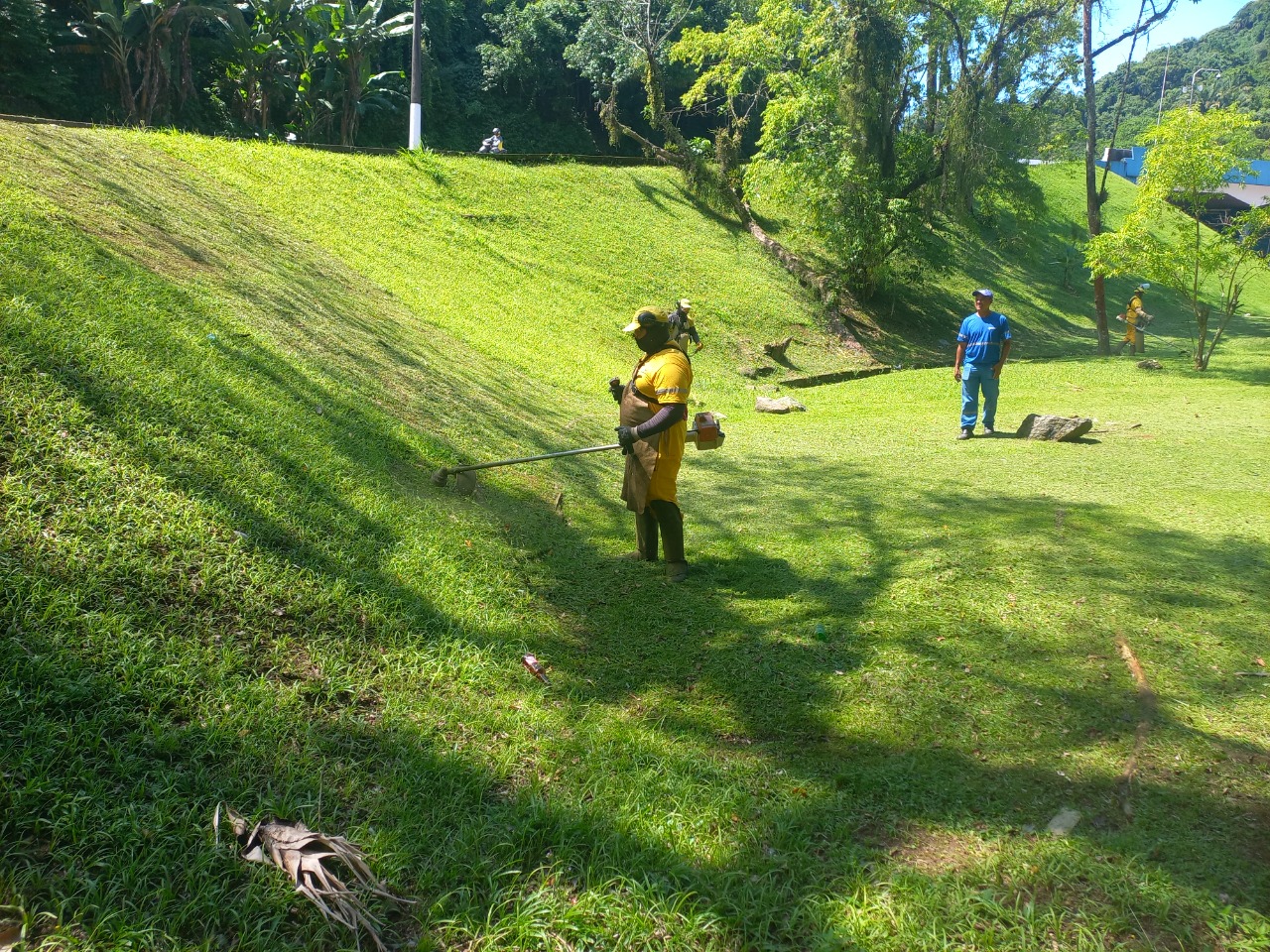 Os serviços são realizados periodicamente em Guarujá