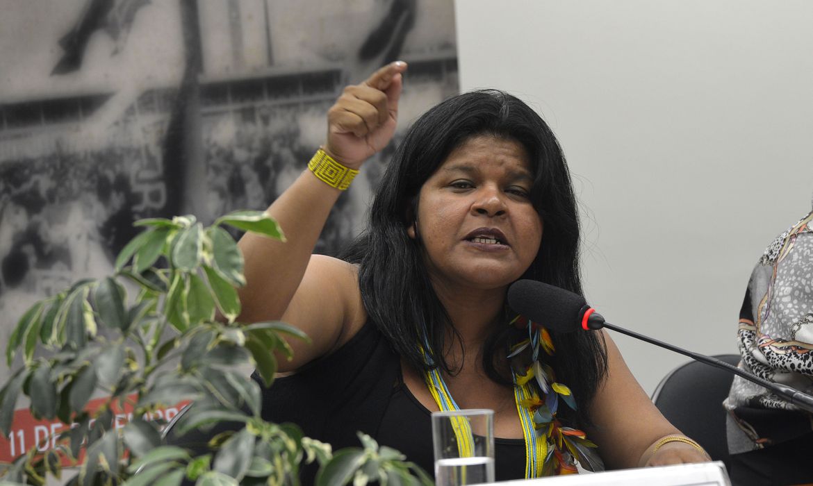 Guajajara passou mal durante uma agenda em Brasília na quinta-feira (25). Ela estava em uma oficina realizada no Ministério do Meio Ambiente quando precisou de um atendimento médico emergencial.