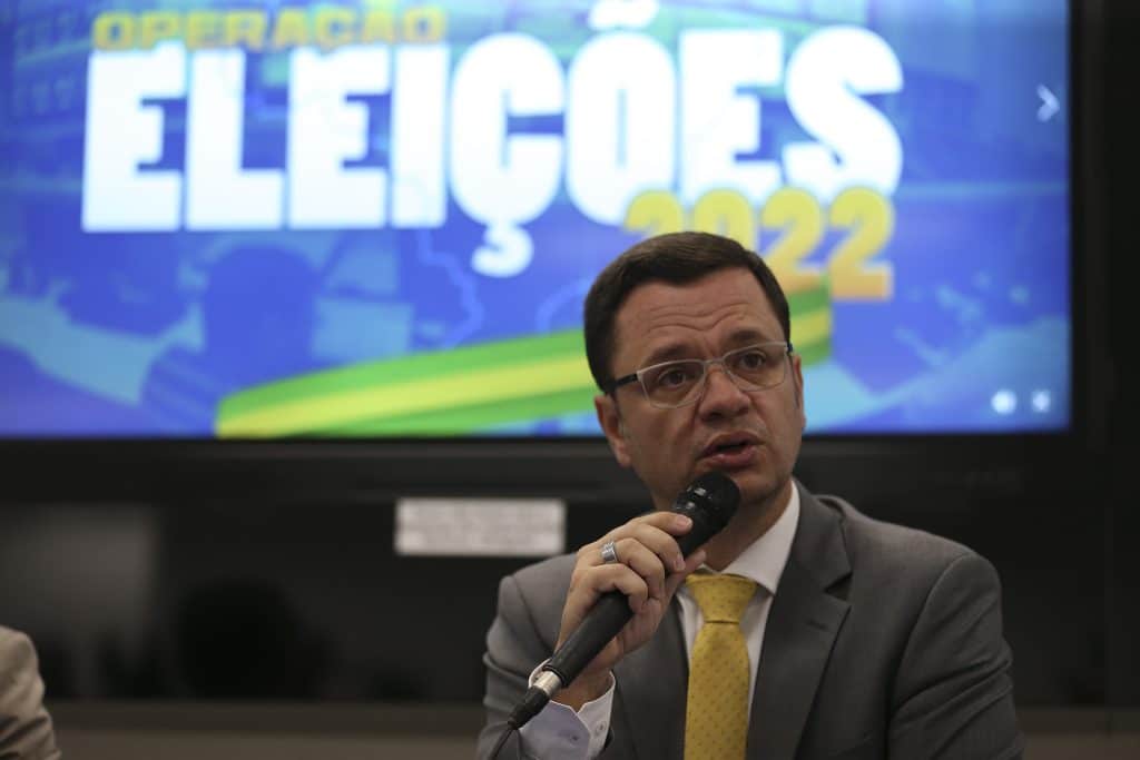 Além de sua prisão, Moraes determinou buscas na residência do ex-ministro.