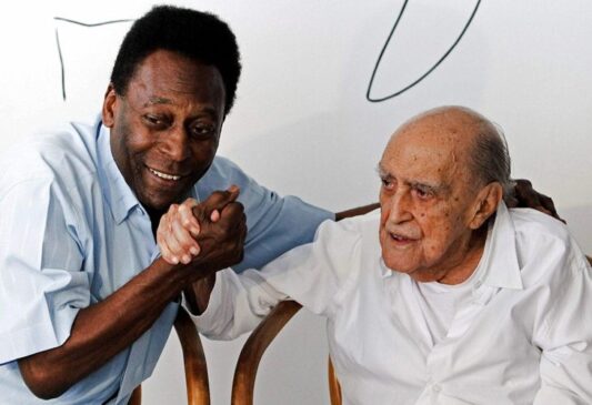 Pelé e Niemeyer se encontraram em 2010 para entrega do projeto