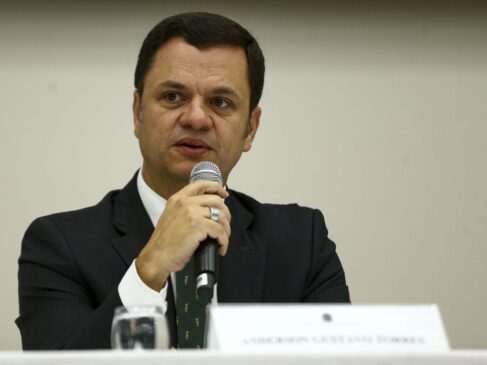 Anderson Torres nega as acusações.