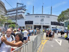 A fila cresceu muito pela manhã