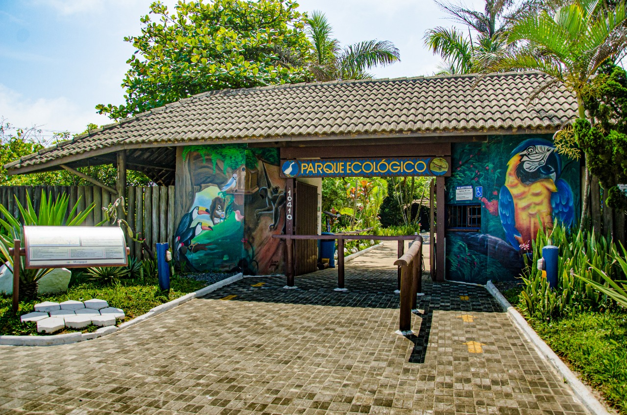 Entrada do parque 'A Tribuna'.