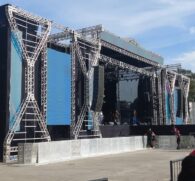 O Festival Verão Top fica localizado na Praia do Itararé, em São Vicente