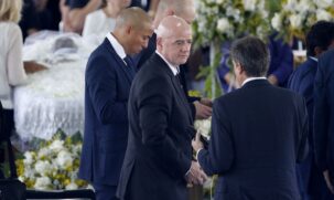 Gianni Infantino foi uma das primeiras autoridades a chegar, nesta segunda-feira (2)