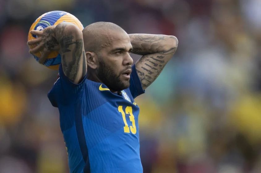 Daniel Alves é acusado de agredir sexualmente uma mulher