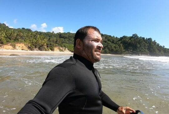 O surfista Márcio Freire