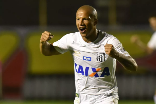 Atualmente com 38 anos, Sánchez chegou ao Santos em julho de 2018, logo após disputar a Copa do Mundo pela Seleção Uruguaia