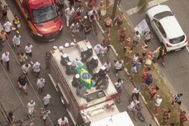 Pelé foi sepultado em Santos após velório de 24 horas