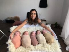 Yanike com os quíntuplos