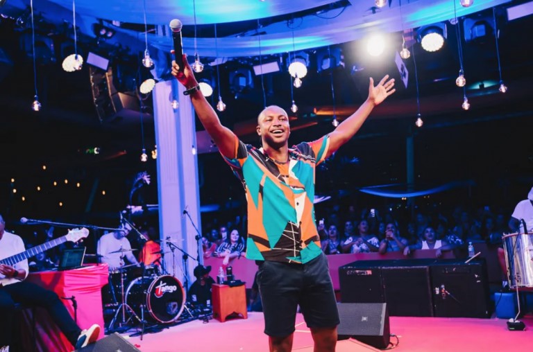 Thiaguinho alcançou o auge do sucesso junto com o grupo de pagode ExaltaSamba e desde 2012 segue carreira solo