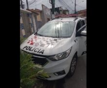 Viatura foi atingida por disparos, mas equipe não ficou ferida