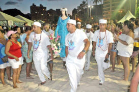 Tudo certo para a Festa de Iemanjá, na Praia da Enseada, mas ainda sem a estátua, que aguarda construção da base para fixação
