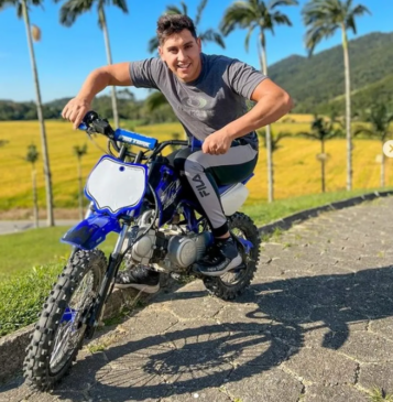 Youtuber Jonatas Santos tem mais de 3 milhões de seguidores nas redes sociais