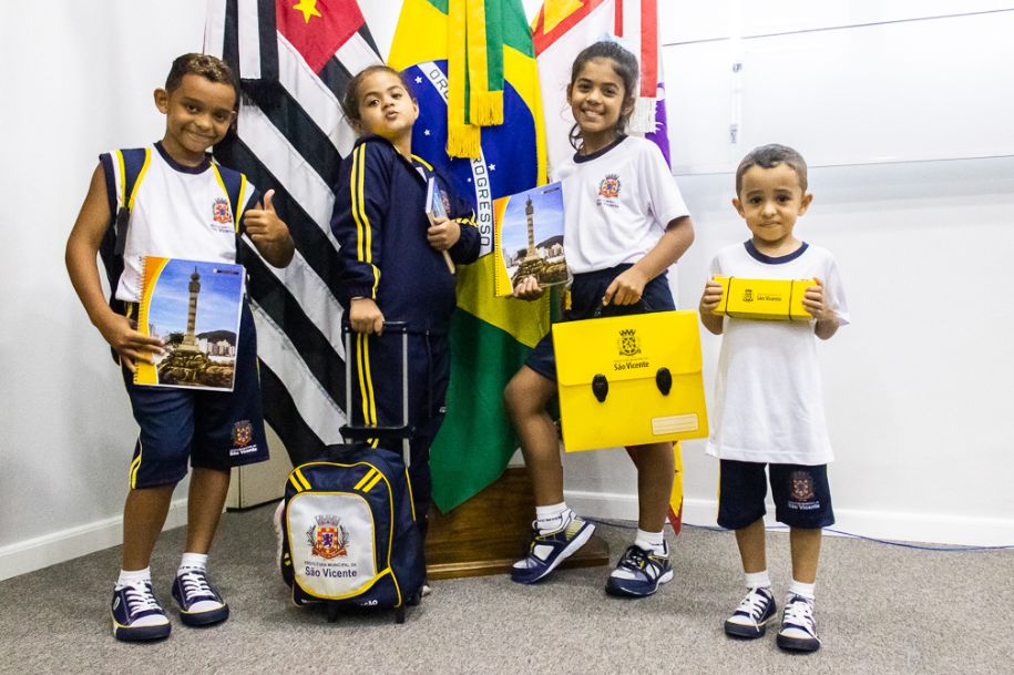 Em iniciativa inédita no Município, o kit escolar passou a ser fornecido em 2022