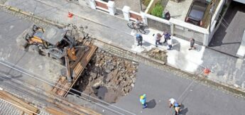Cratera se abriu na madrugada na Rua Goiás e feriu motoqueiro