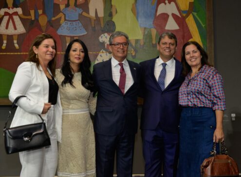 Fábio Prieto, ao centro