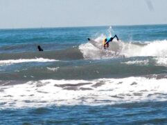 Duas jovens revelações do surf de Praia Grande embarcaram na  última quarta-feira (8) para o Peru