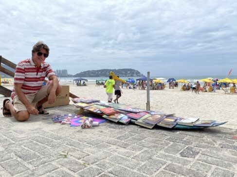 Fábio havia distribuído cerca de 300 livros até dezembro, mas, após repercussão em vários veículos de notícias, o trabalho disparou