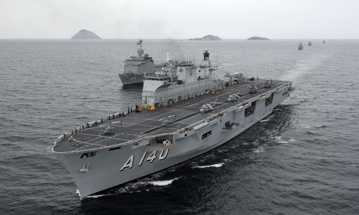 A embarcação está equipada com um hospital de campanha, com capacidade de instalar 200 leitos