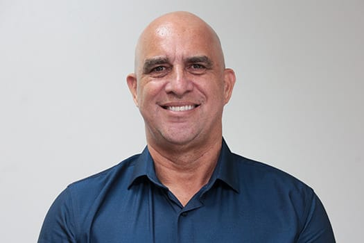 Craveiro se formou na Academia do Barro Branco em 1996, é graduado em Engenharia Civil e possui mestrado em Ciências Policiais de Segurança e Ordem Pública
