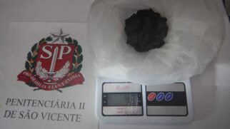 A suspeita admitiu ter escondido 43 gramas de maconha