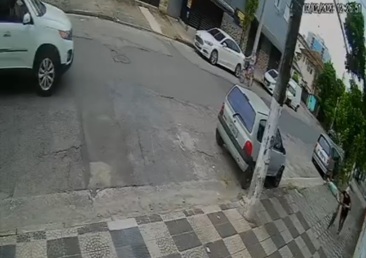 Criminoso jogou a idosa no chão e fugiu