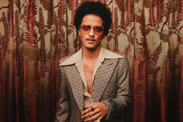 Bruno Mars se apresentou pela primeira vez em Israel e reuniu mais de 60 mil pessoas