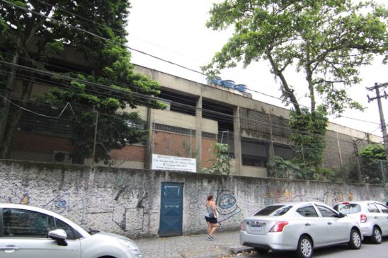 A escola deixará o atual endereço, na Rua Cunha Moreira, e irá ocupar o edifício onde funcionava a Escola Estadual Cleóbulo Amazonas Duarte