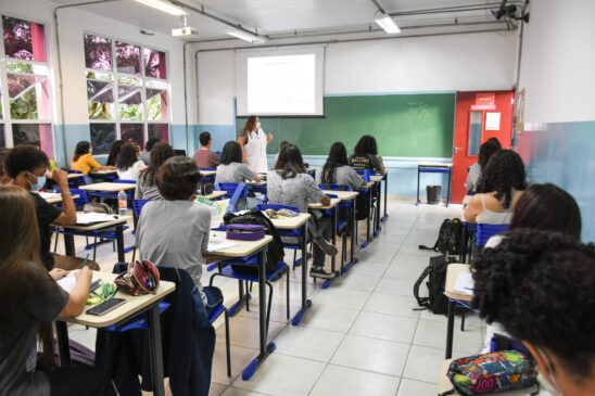 Média das Etecs em português e ciências da natureza superam notas das escolas da rede particular