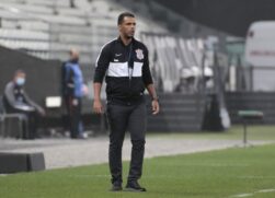 Fernando Lázaro assumiu o Corinthians em definitivo nesta temporada
