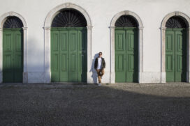 O lugar escolhido como pano de fundo para dar o clima que a música pede não podia ser melhor: o Centro Histórico de Santos