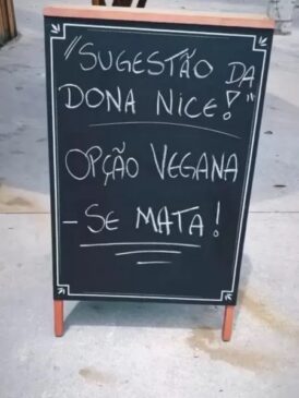 Placa de restaurante que causou polêmica em Santos