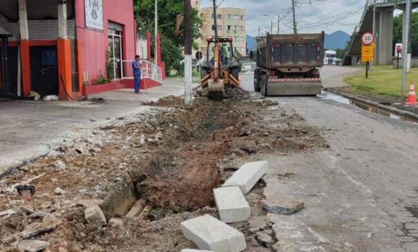 Fluxo de veículos aumentou na via devido a conjunto habitacional