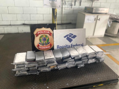 A droga não estava escondida em meio à carga, mas sim na estrutura do contêiner