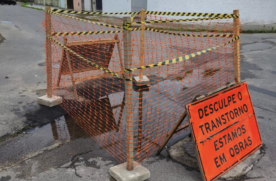 A iniciativa ocorreu após a Prefeitura notificar a empresa concessionária para que seja feita a reconstituição do pavimento nos locais deteriorados
