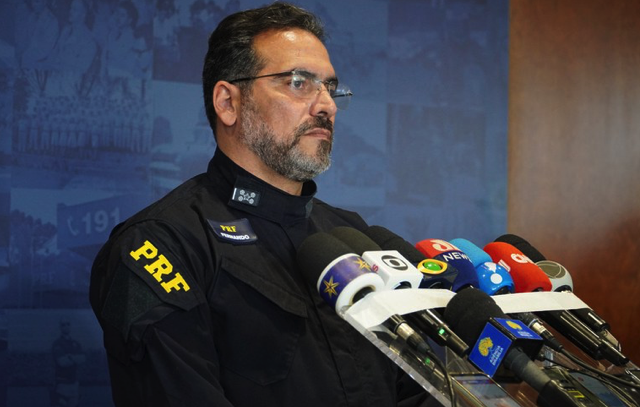 Relembrando episódios recentes, Antônio Fernando reiterou o compromisso da PRF com o Estado Democrático de Direito.