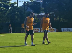 O meia foi recebido pelos reservas nesta quinta-feira no CT Rei Pelé