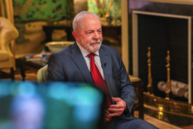 O presidente Luiz Inácio Lula da Silva (PT) durante entrevista à CNN Internacional, em Washington, antes de encontro com seu homólogo americano, Joe Biden