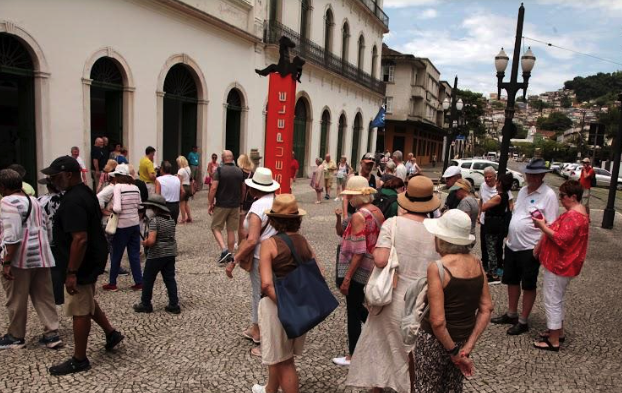 Centro Histórico recebeu a visita de passageiros do navio Azamara Pursuit
