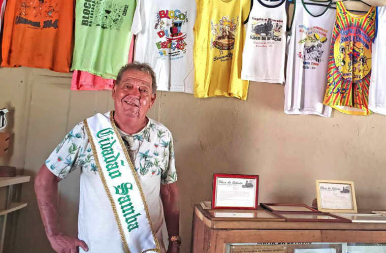 Valuse é homenageado com a faixa "Cidadão do Samba", pela prefeitura de Peruíbe. Fundador do Bloco da Estação, ele tem uma coleção das camisetas de todos os anos