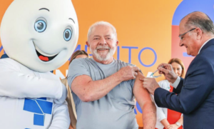 Em seu discurso, Lula pediu que as pessoas não acreditassem em negacionismos e defendeu que se imunizar é gesto de responsabilidade