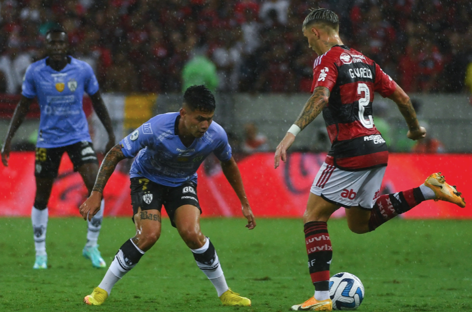 O time brasileiro pressionou o Del Valle principalmente pelos lados no 1° tempo, mas parou na trave duas vezes e se enervou com as decisões do árbitro Andrés Matonte.