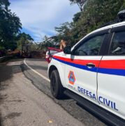 Queda de barreira em Ubatuba