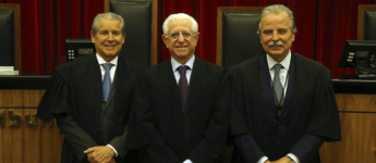 Ao centro, Sidney Beraldo, novo Presidente do Tribunal de Contas do Estado de SP