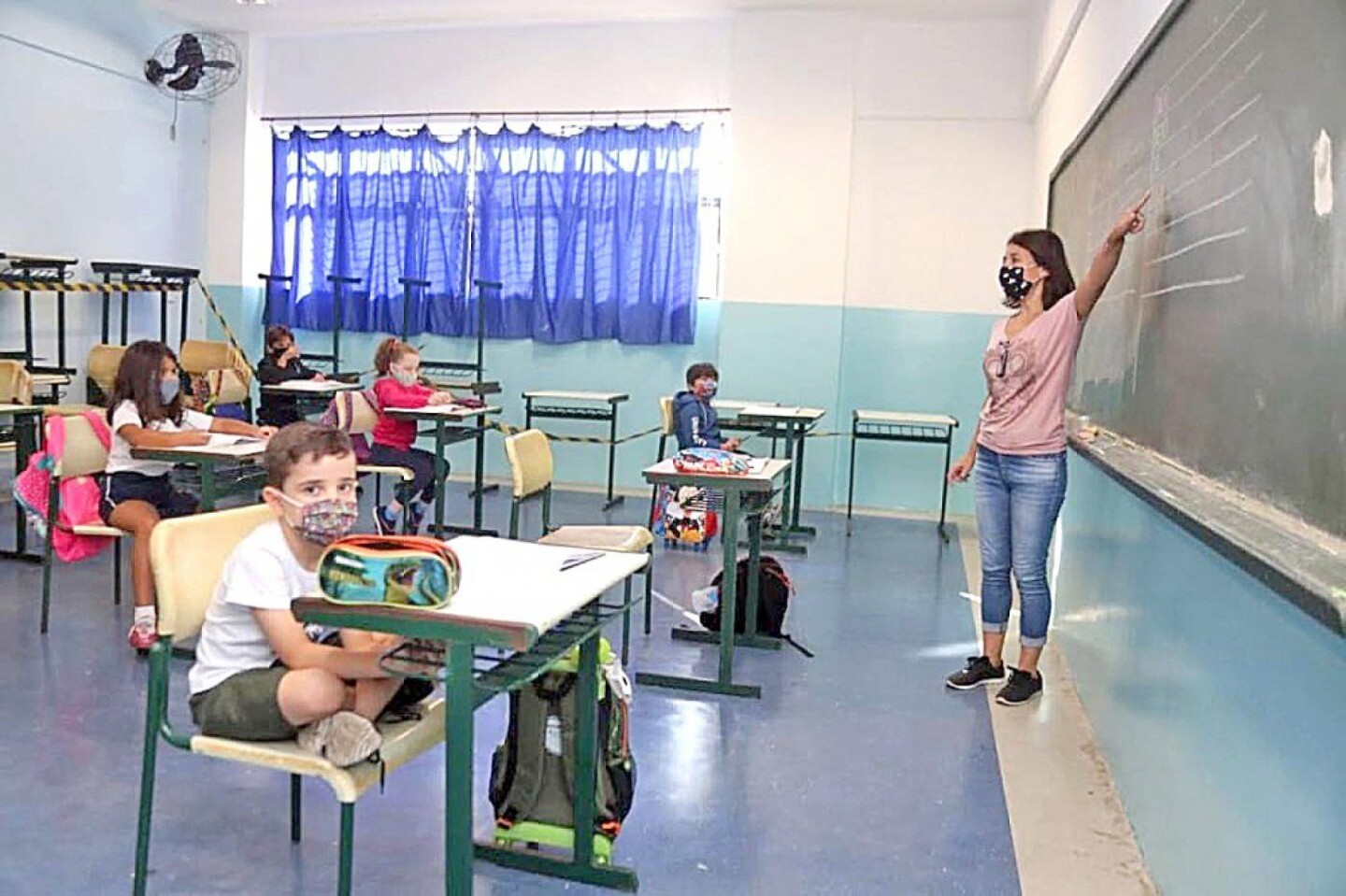 As vagas estão divididas por Diretoria de Ensino, são 91 em todo estado, e disciplinas, sendo e matemática e língua portuguesa em maior quantidade: 4.556 e 4.322 respectivamente