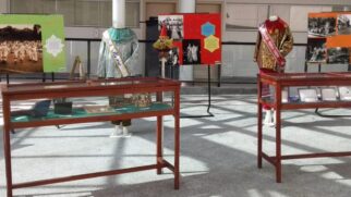 O folião pode conferir uma exposição sobre a história da folia na Cidade, em cartaz até o próximo dia 28, de segunda a sexta-feira, das 8h às 18h