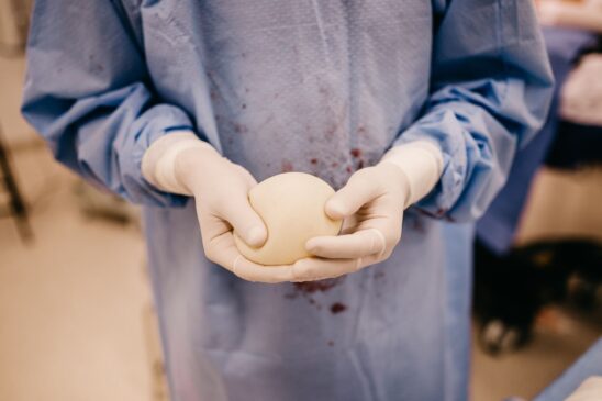 O implante de próteses de silicone está entre as cirurgias mais procuradas