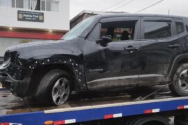 O criminoso só parou o veículo por causa de um defeito na roda dianteira esquerda